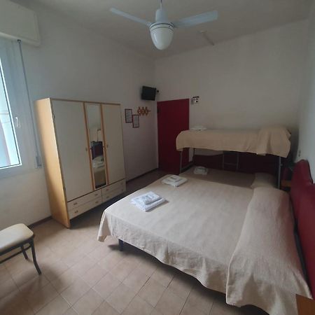 Hotel Ideale Young People Under 40 Rimini Dış mekan fotoğraf
