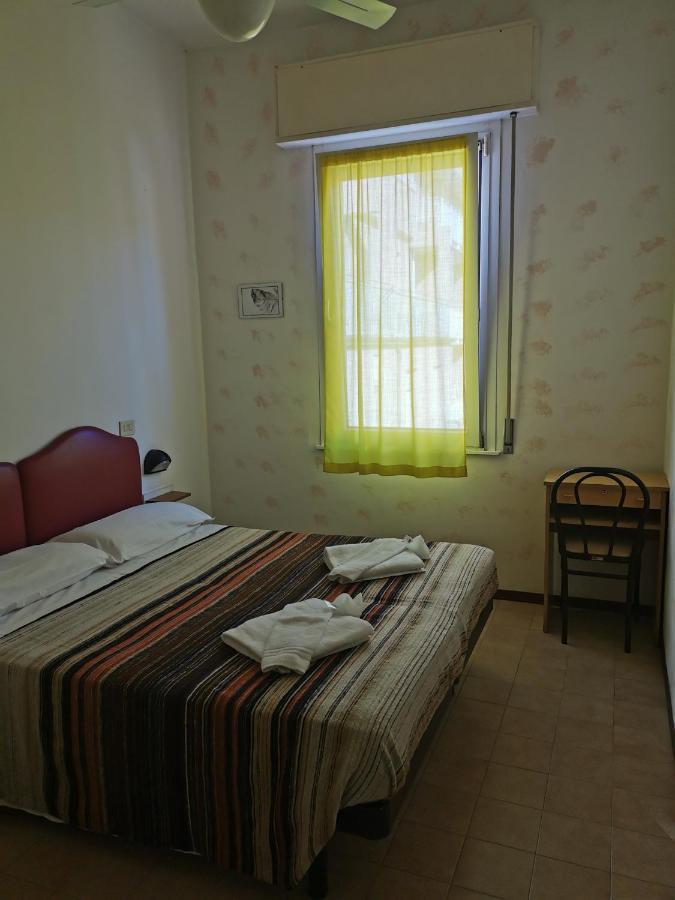 Hotel Ideale Young People Under 40 Rimini Dış mekan fotoğraf