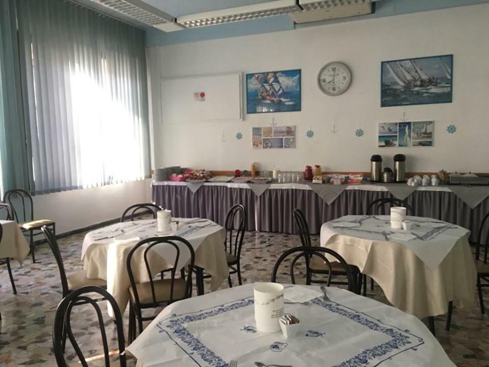 Hotel Ideale Young People Under 40 Rimini Dış mekan fotoğraf